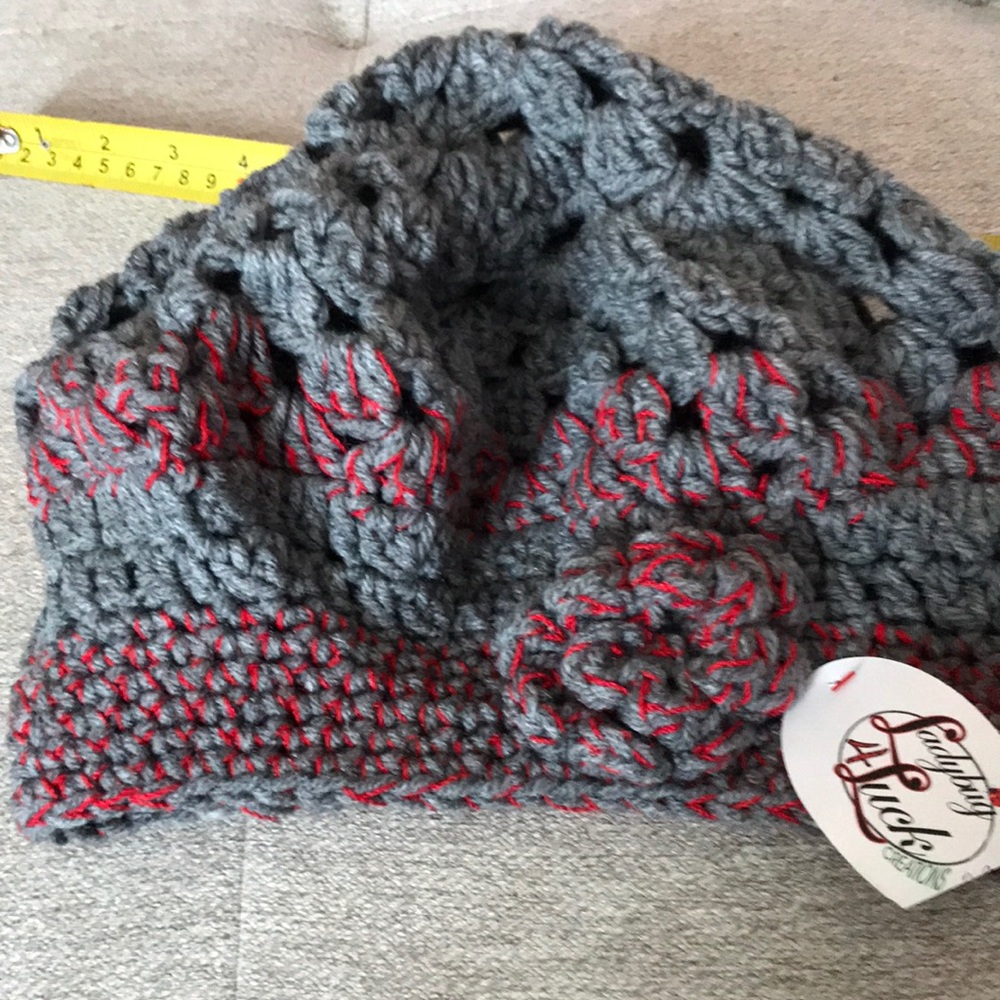 Beautiful grey and red slouch beret. Crochet women